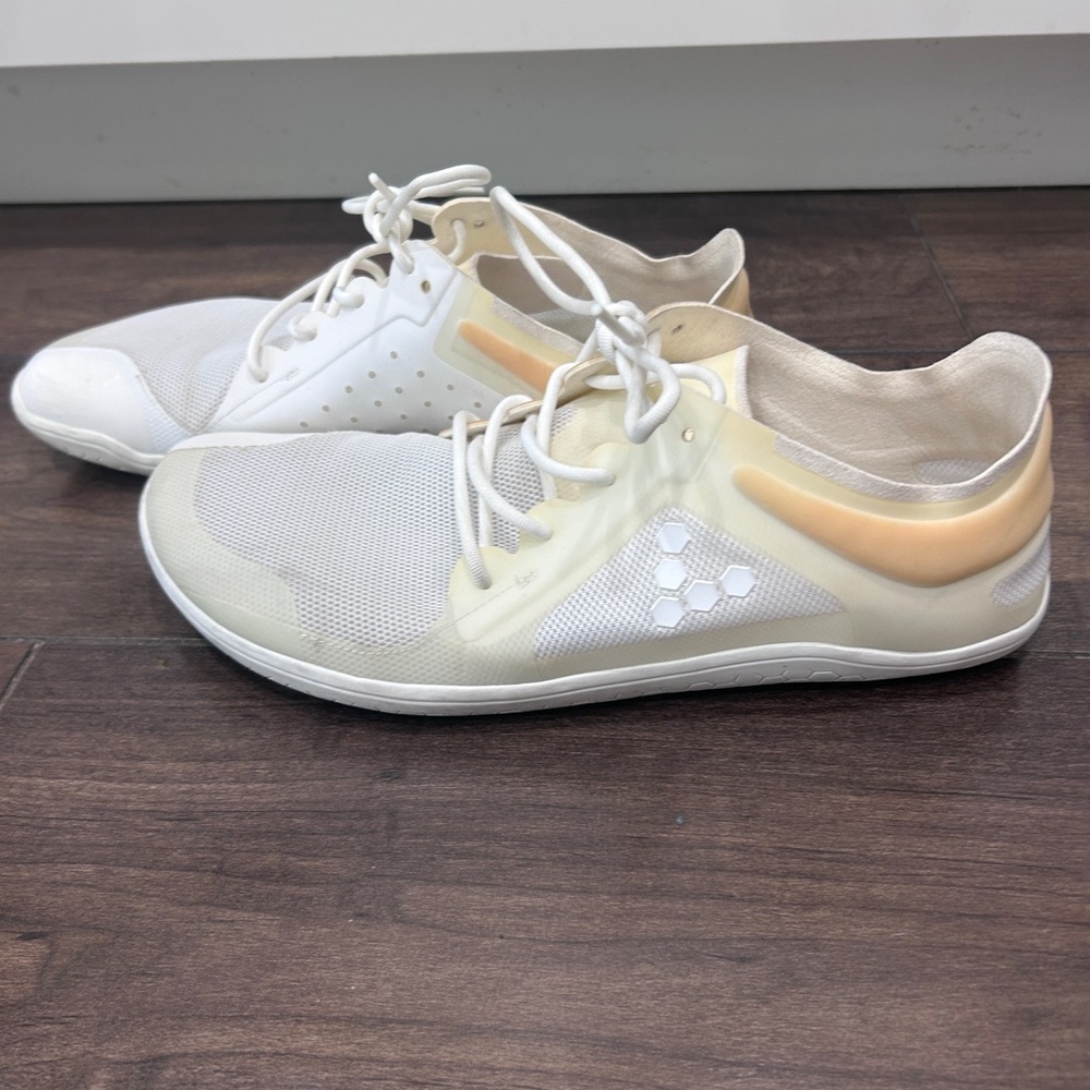 Vivo Barefoot Men's White and Cream Athletic Trainers